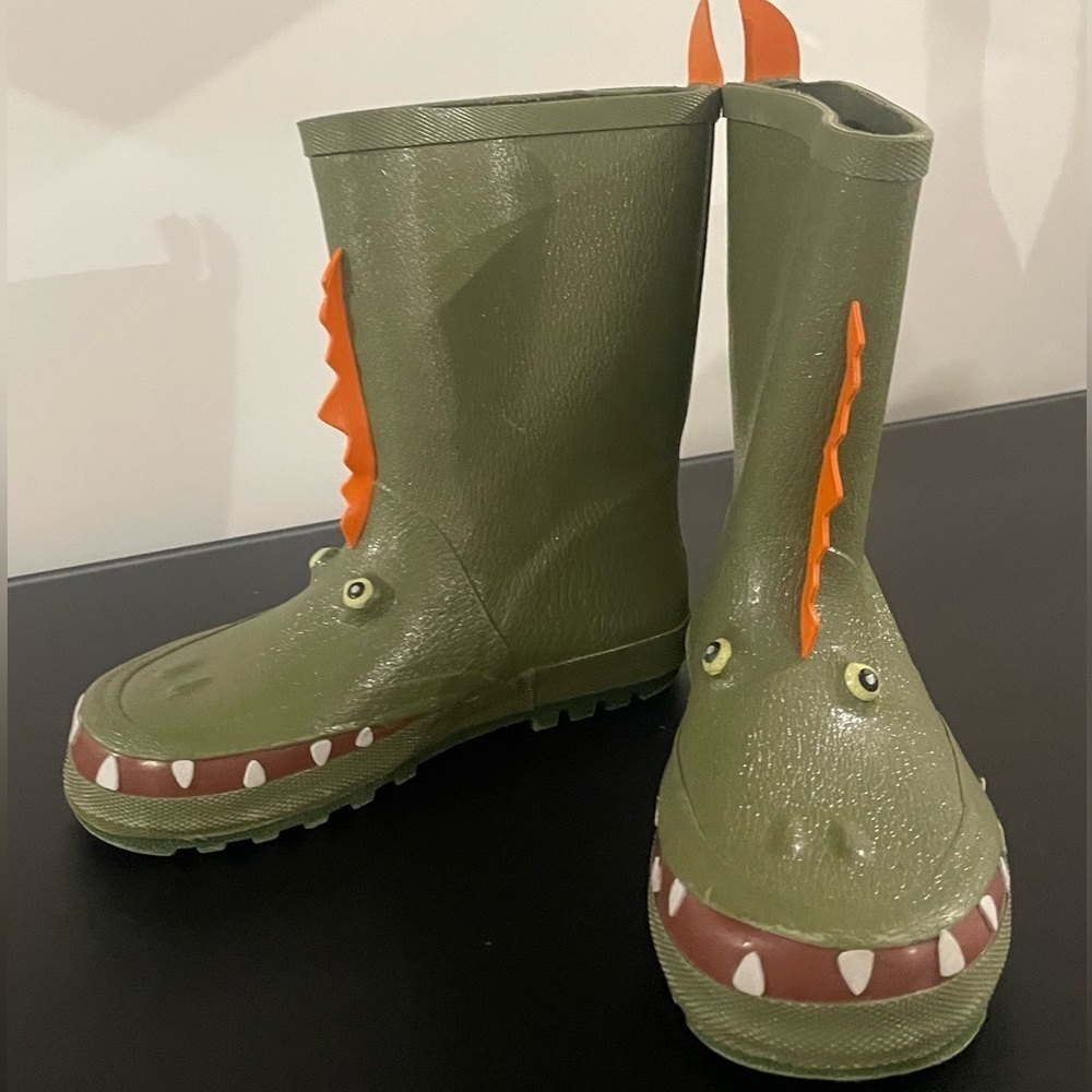 NWOT Kidorable Size 1 Super Cute Dinosaur Rain Boot 
Made Rubber
Cotton lining